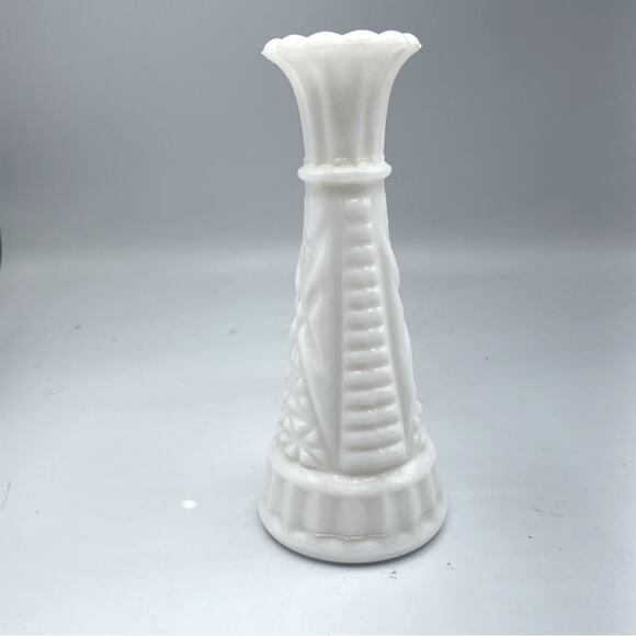 Vintage Milk Glass Mini Bud Vase Flowers Small - Picture 1 of 6
